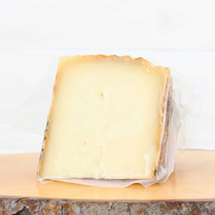 Spicchio di formaggio di capra stagionato Payoya, 230 gr circa.